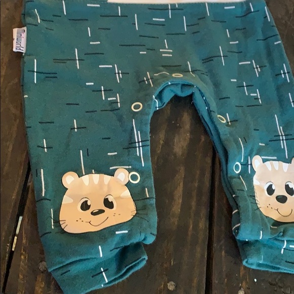 3/$27 Mini World baby romper and hat - Picture 4 of 4